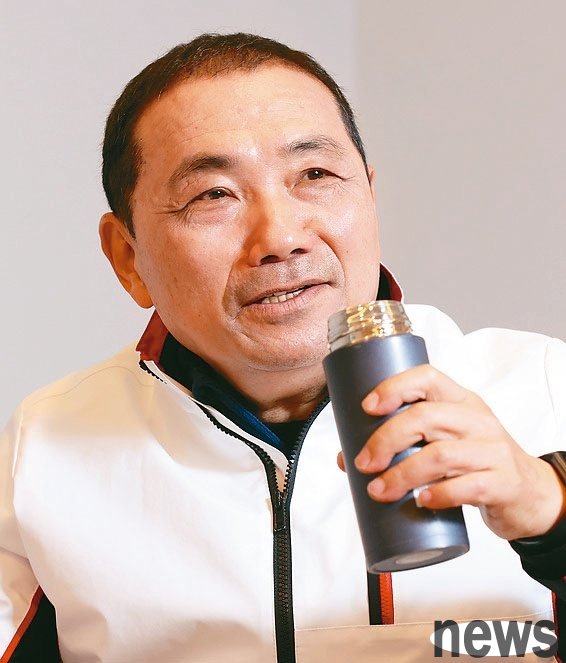 侯友宜認為喝足夠的水就是最佳養生祕訣。
記者杜建重╱攝影