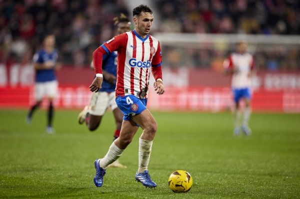 Reporter: Arsenal s 8 million euros + 2 million euros offer Girona s right-back Arno Martinez